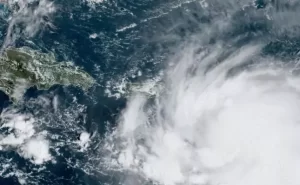 Emiten aviso de huracán en Puerto Rico por paso de la tormenta Fiona