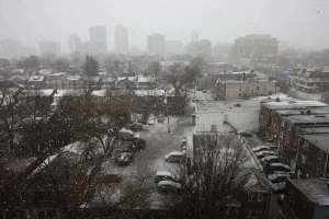 Toronto se prepara para una fuerte tormenta de nieve para Navidad