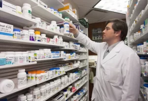 Los farmacéuticos de Ontario podrán prescribir tratamientos para 13 dolencias comunes